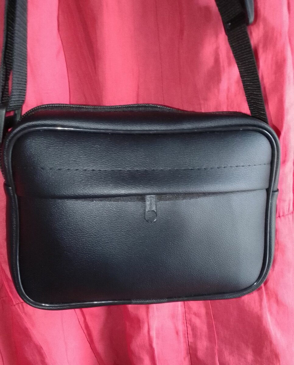 Sac bandoulière noir élégant