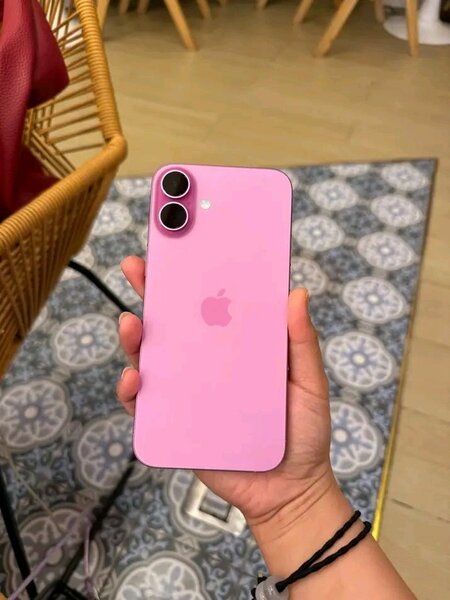 iPhone 16 Rose Élégant