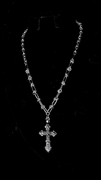 Collier argenté croix élégante