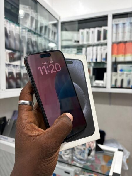 iPhone 15 pros  Bleu