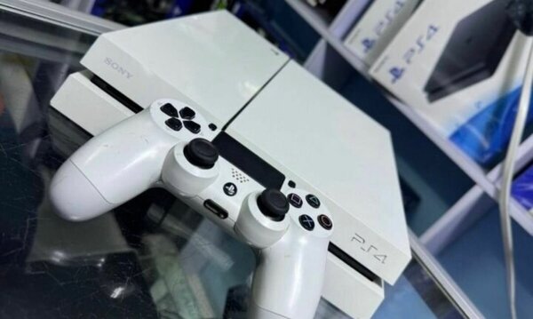 PlayStation 4 Blanc avec Manette