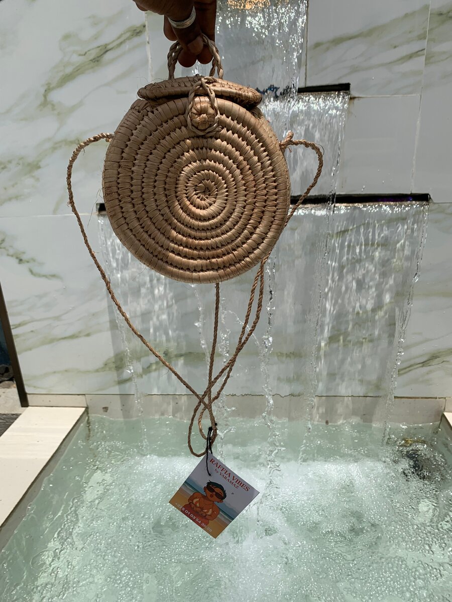 Sac rond en raphia élégant