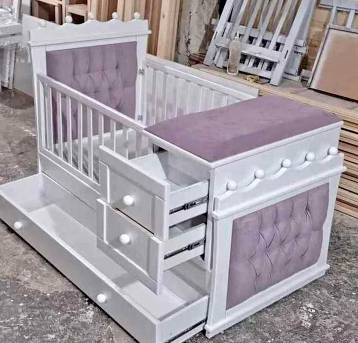 Lit bébé avec commode intégré