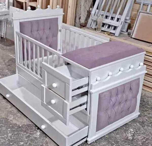 Lit bébé avec commode intégré