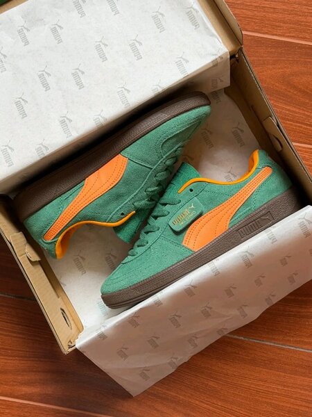 Sneakers en daim vert vif