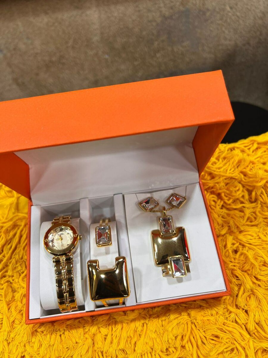 Ensemble Montre et Bijoux Élégant