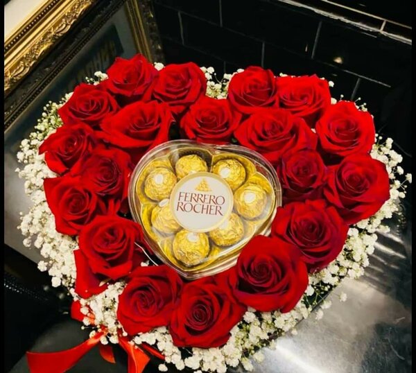 Bouquet de roses et chocolats