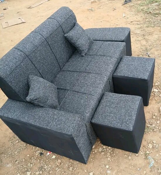 Canapé moderne avec poufs