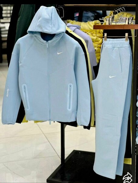 Ensemble survêtement Nike bleu ciel