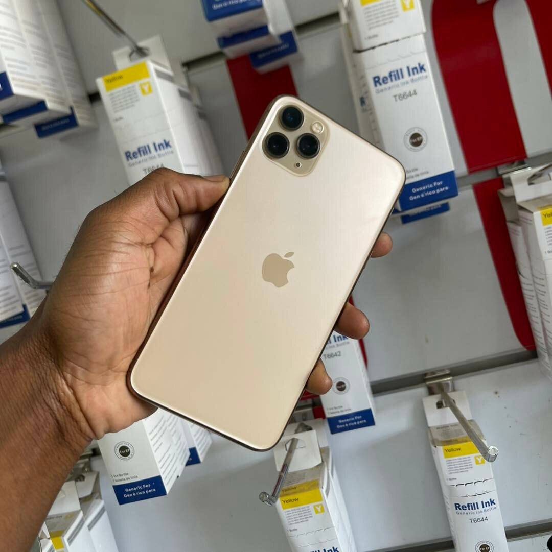 Apple iPhone 11 Pro Max 256GB. Gold