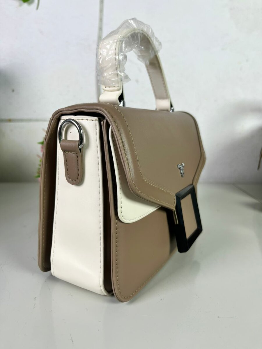 Sac à main élégant beige