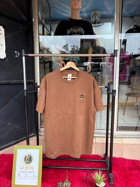 T-shirt marron motif urbain