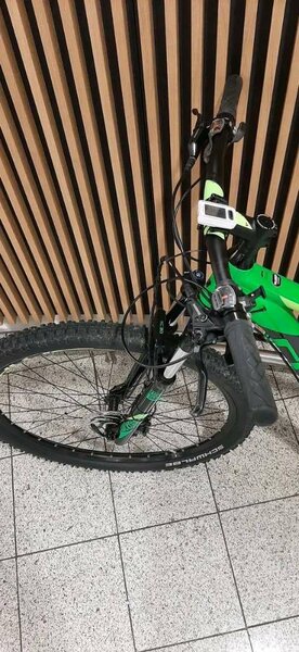 Vélo de montagne vert