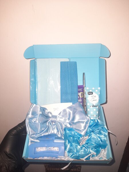 CUSTOMISED GIFT PACKAGES