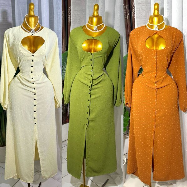 Robe élégante à col drapé