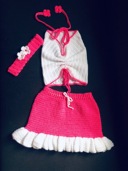 Simple crocheted summer outfits