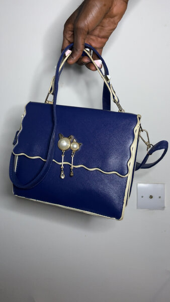 Sac à main bleu élégant