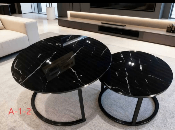 Tables basses en marbre noir