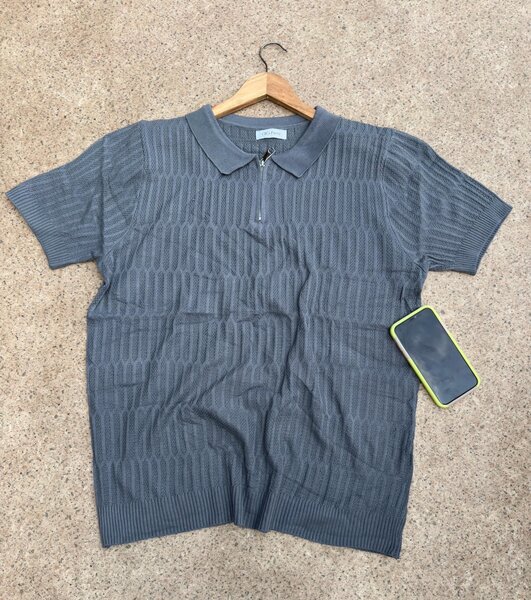 Polo gris élégant pour hommes