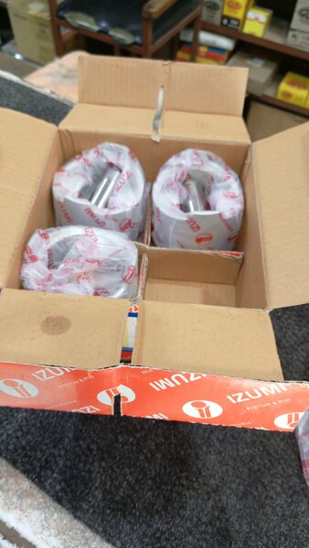 PISTONS SET MITSUBISHI 4D33 STD