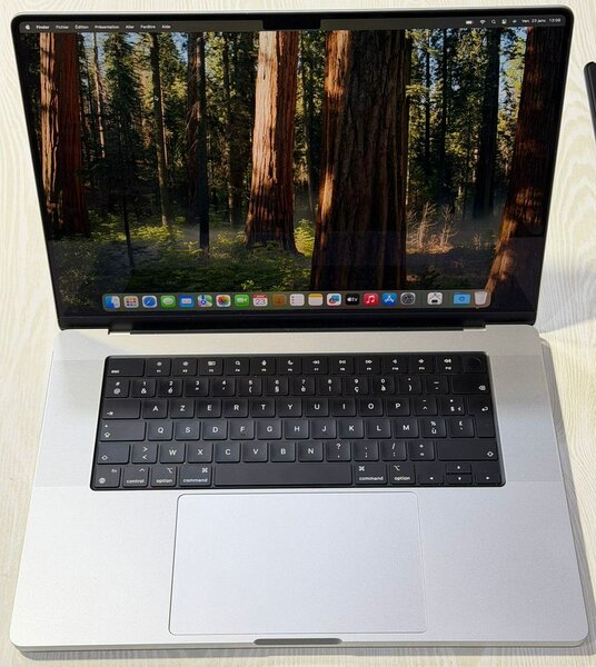 MacBook Pro M2 2023