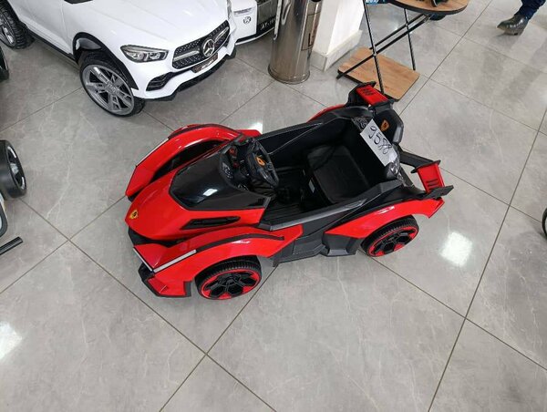 Voiture électrique enfant rouge