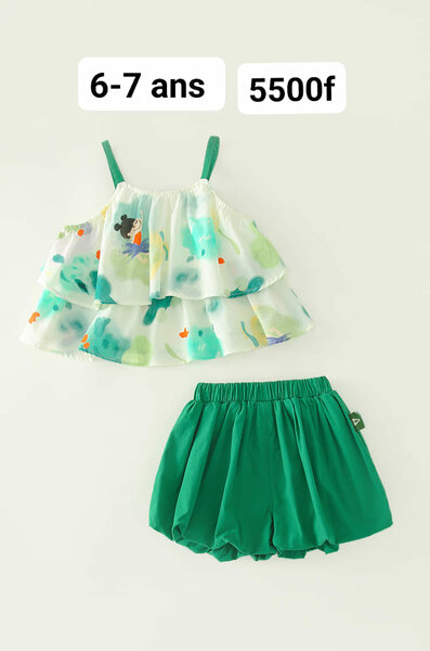 ensemble de vêtements