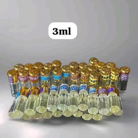 Mannequin and perfumes avail