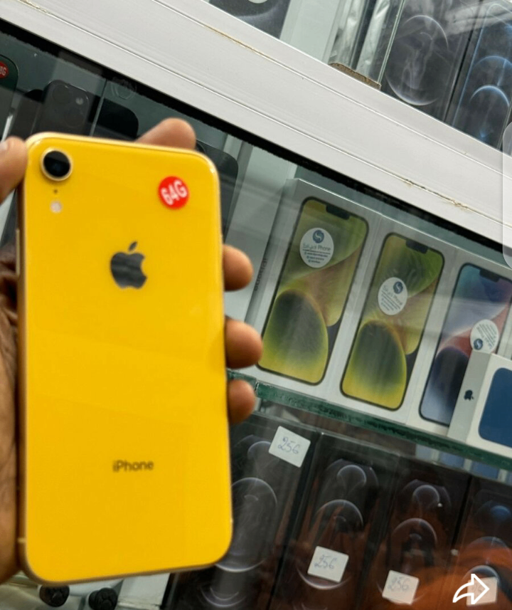 iPhone XR jaune 64Go