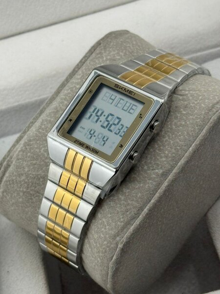 Montre digitale bicolore élégante