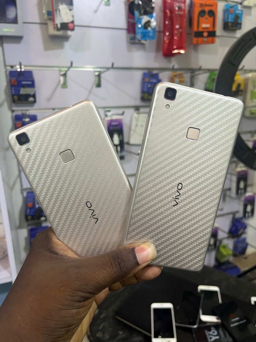 Vivo3 plus two 128 giga 6 ram