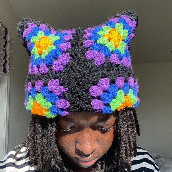 Chapeau en crochet multicolore