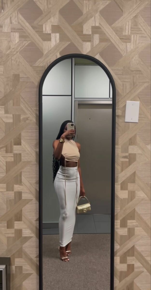 Haut court beige élégant