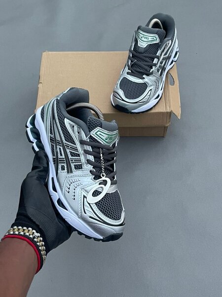 Asics avec son carton