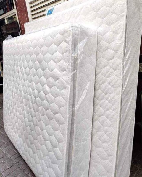 Matelas en plastique neuf