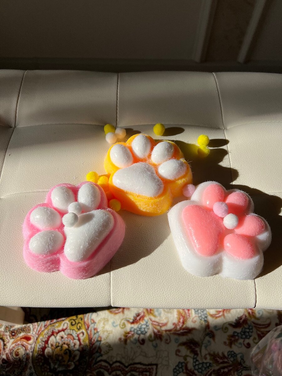 Белая большая таба лапка