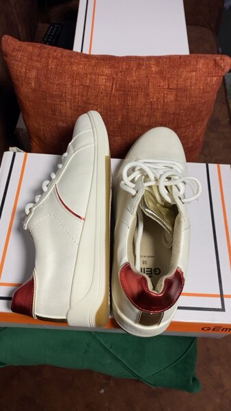 Baskets blanches élégantes