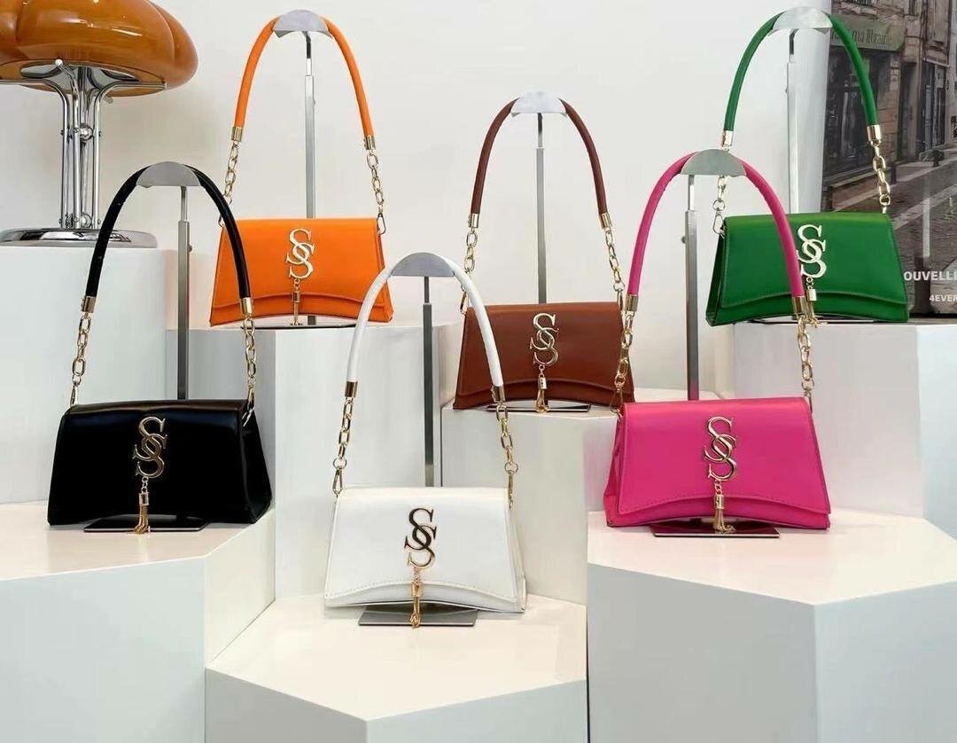 Nice and fashionable dressing bag