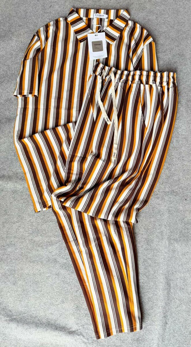 Tenue d'intérieur rayée homme