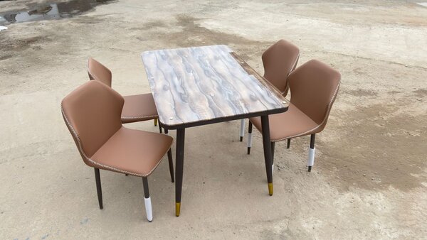 Set de Table et Chaises Modernes