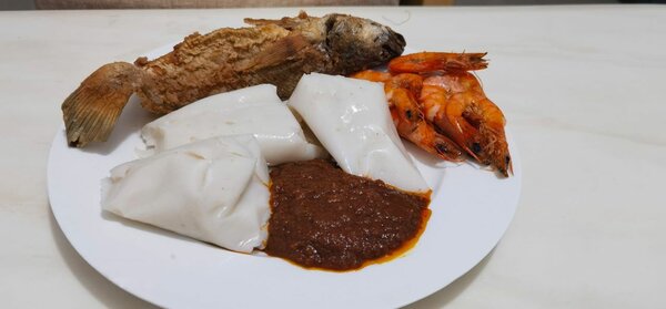 Akassa au poisson et crevettes