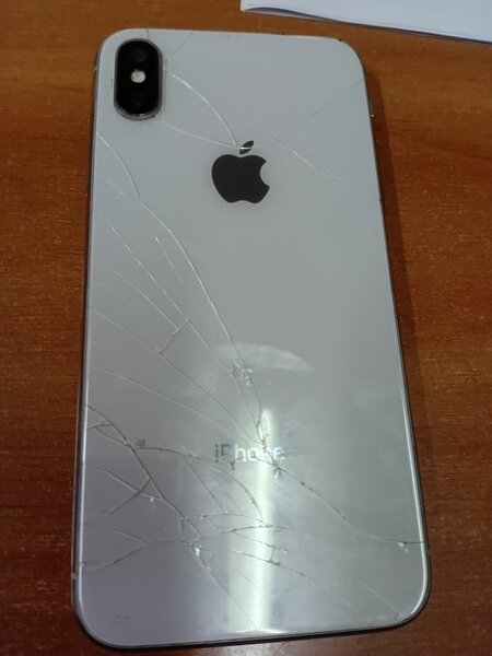 iPhone X avec écran fissuré