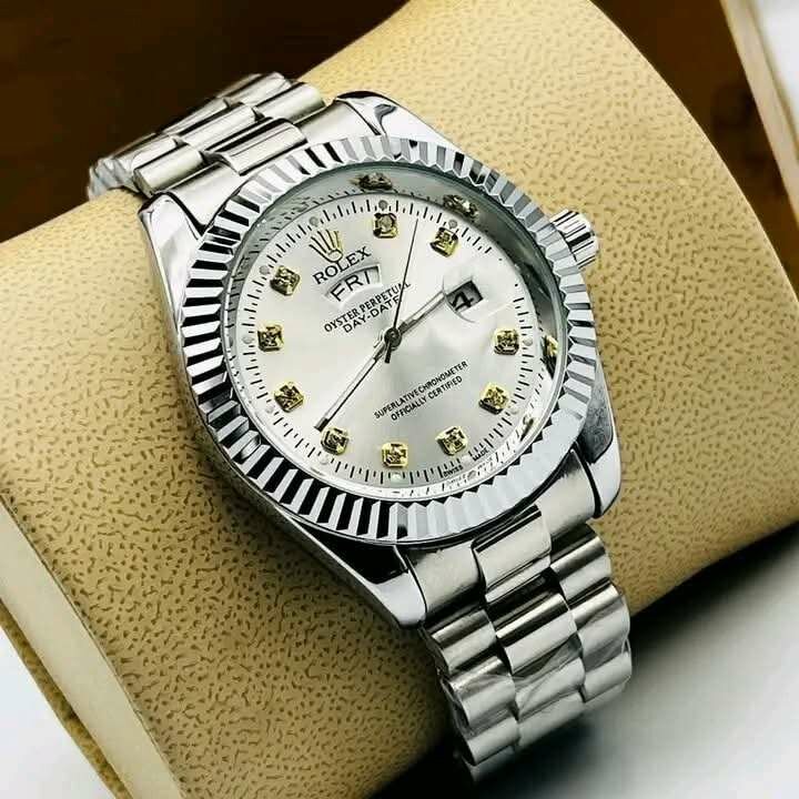 Montre de luxe en acier inoxydable