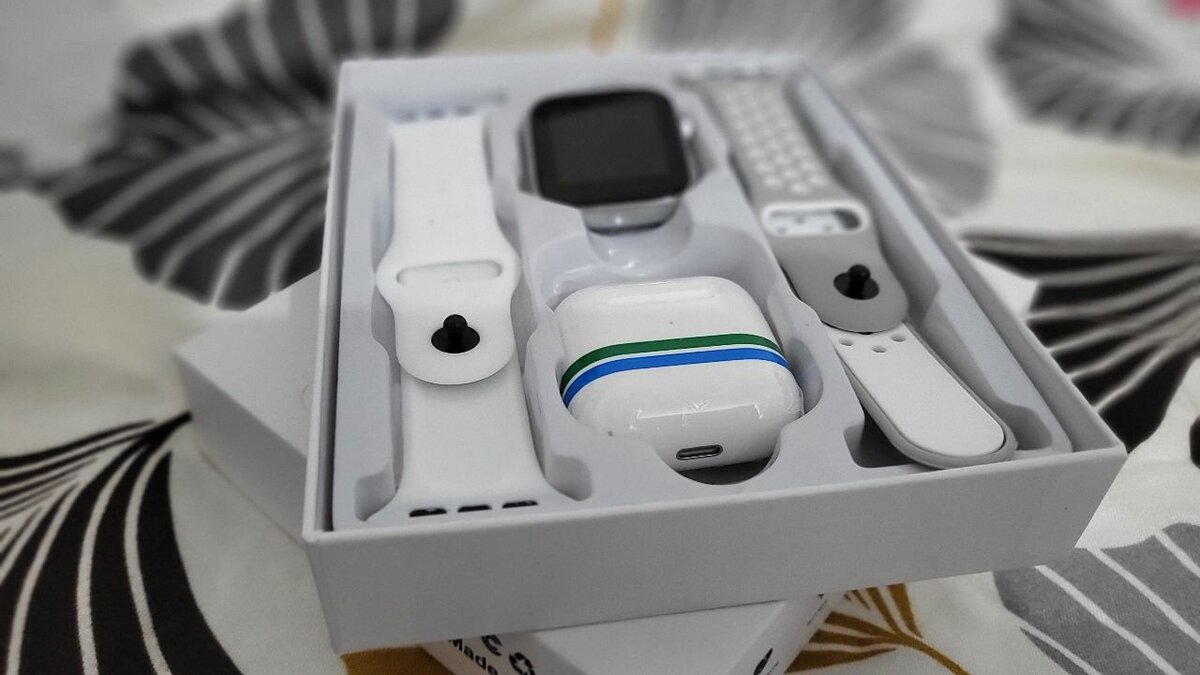 MONTRE CONNECTÉE + AIRPOD PRO 5+ 2 BRACELETS