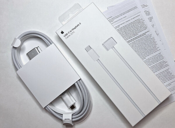 USB-C to MagSafe 3 Cable