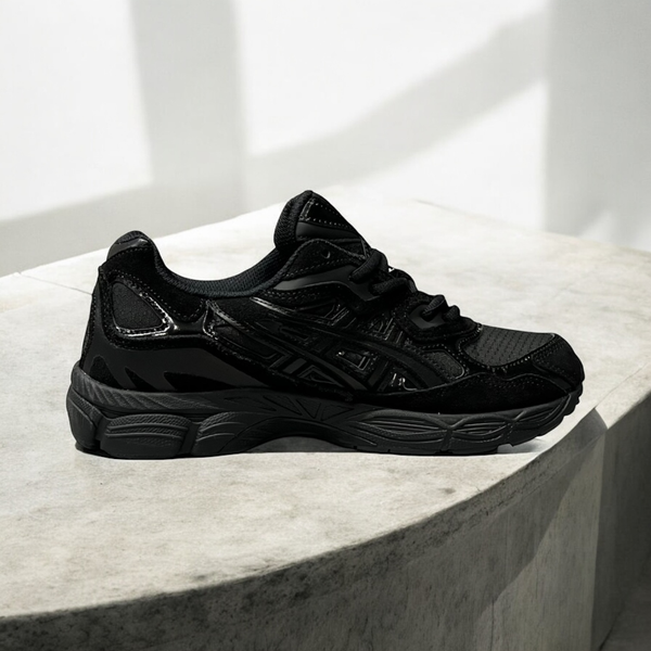 ASICS noires
