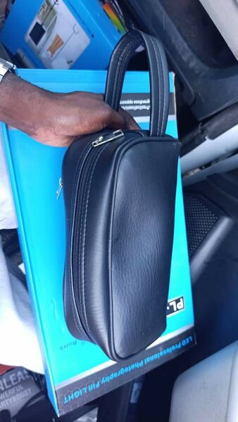 Trousse de toilette en cuir