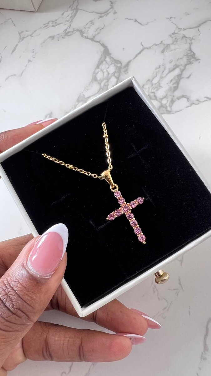 Collier croix dorée strass