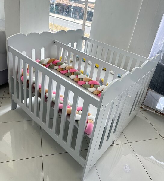 Lit bébé évolutif blanc avec matelas