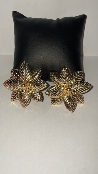 Boucles d'oreilles florales dorées